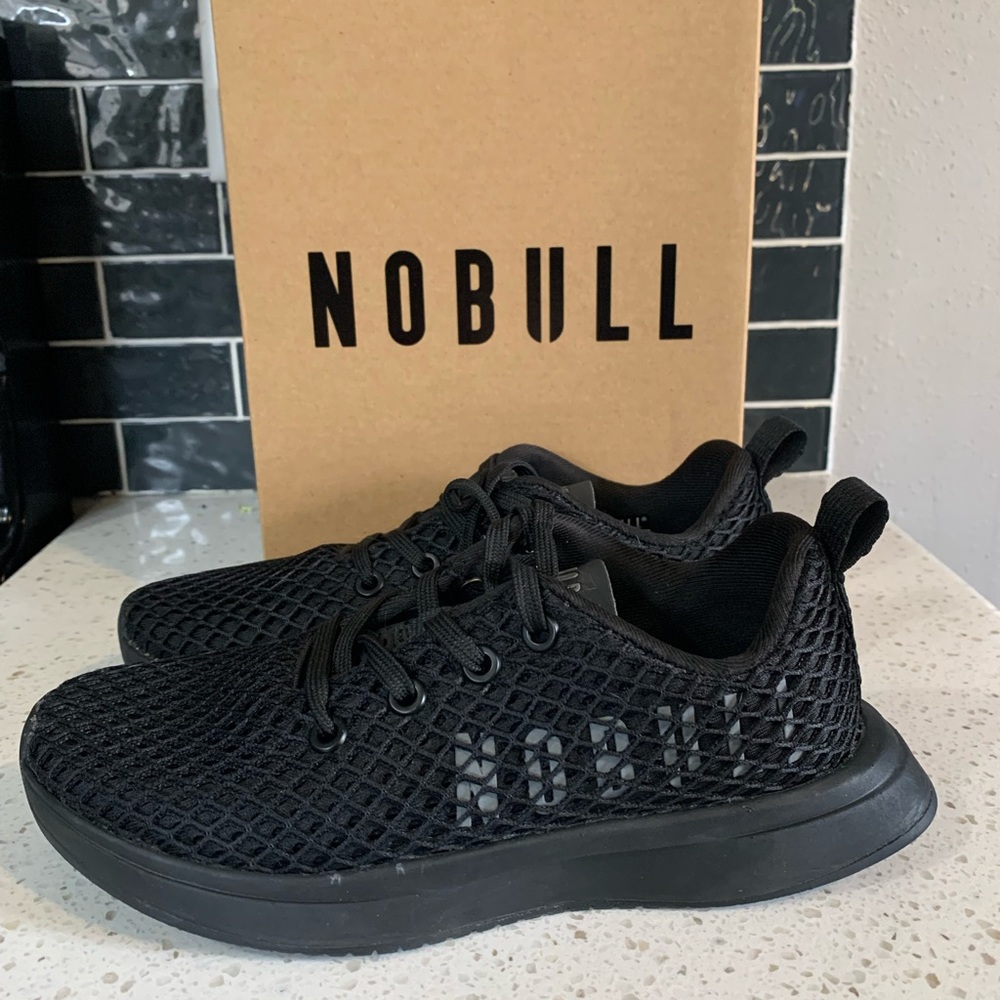 NOBULL Runners - size 5
